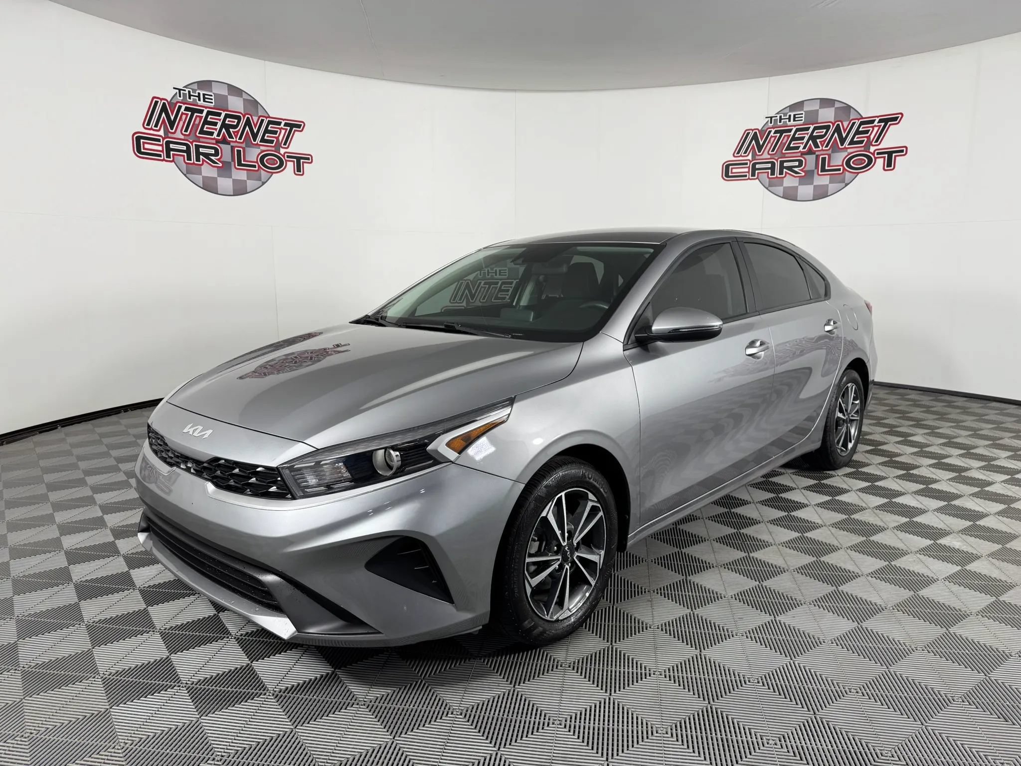 Used 2023 Kia Forte LXS w/ LXS Technology Package FWD image 3