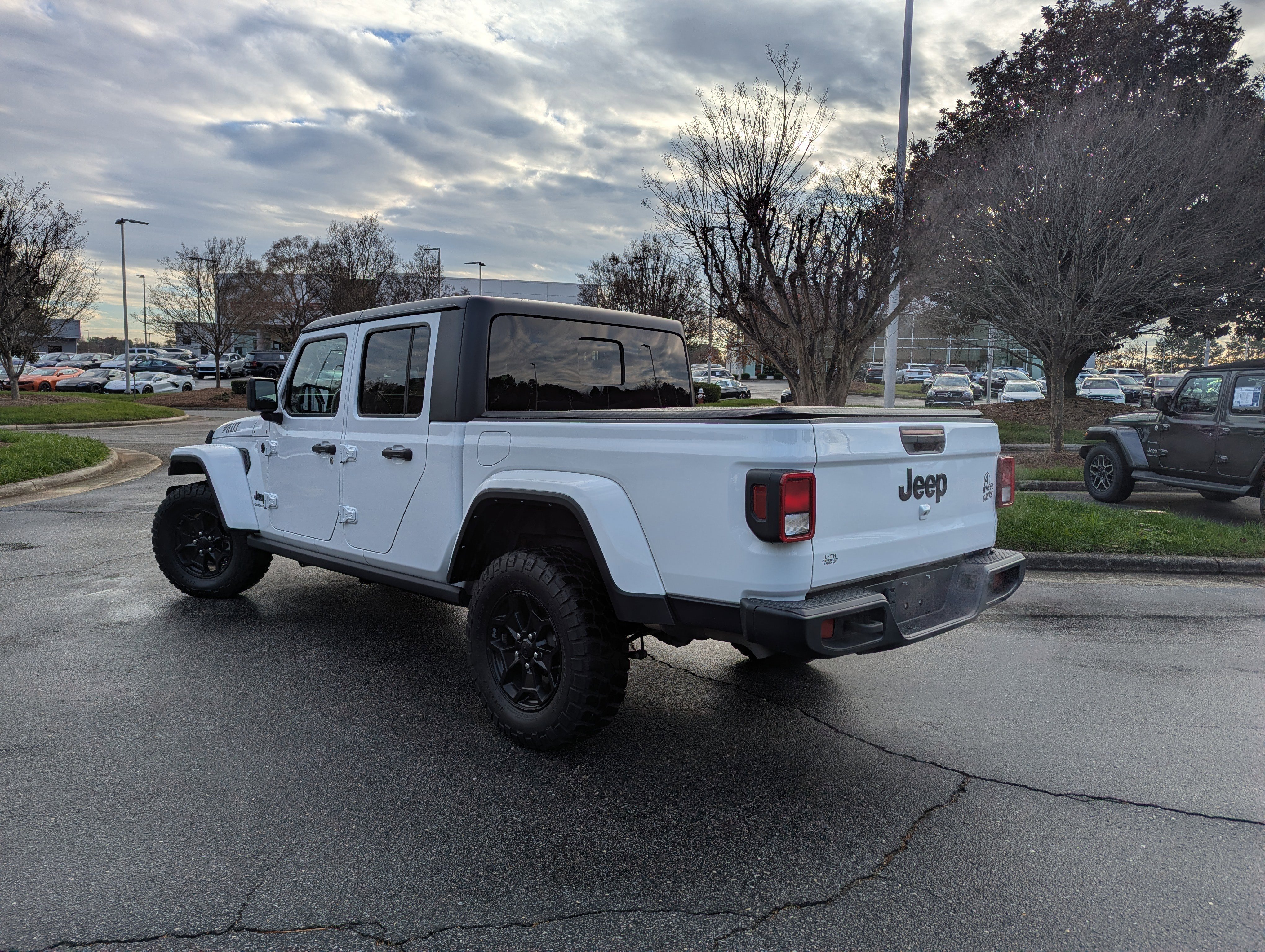 Used 2021 Jeep Gladiator Willys image 7