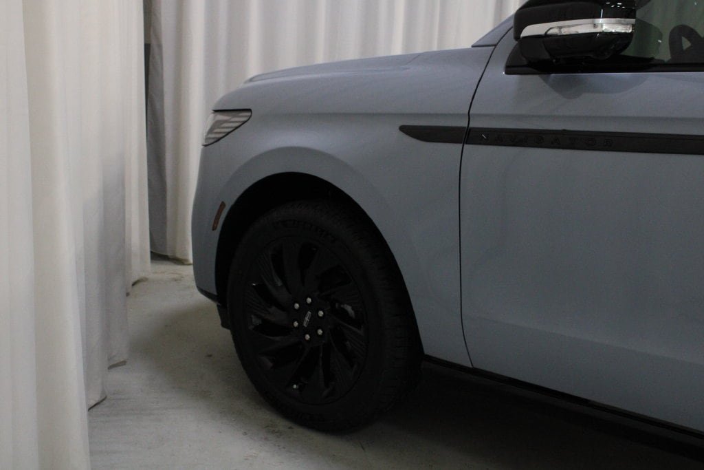New 2027 Lincoln Navigator Reserve w/ Jet Appearance Package AWD/4WD image 28