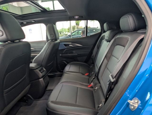 Certified 2025 Chevrolet Equinox EV LT w/ Convenience Package image 8