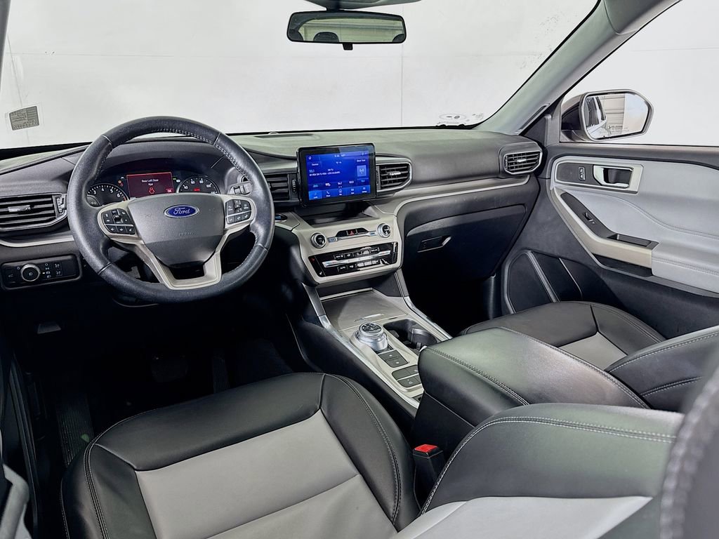 Used 2022 Ford Explorer XLT w/ Equipment Group 202A image 30