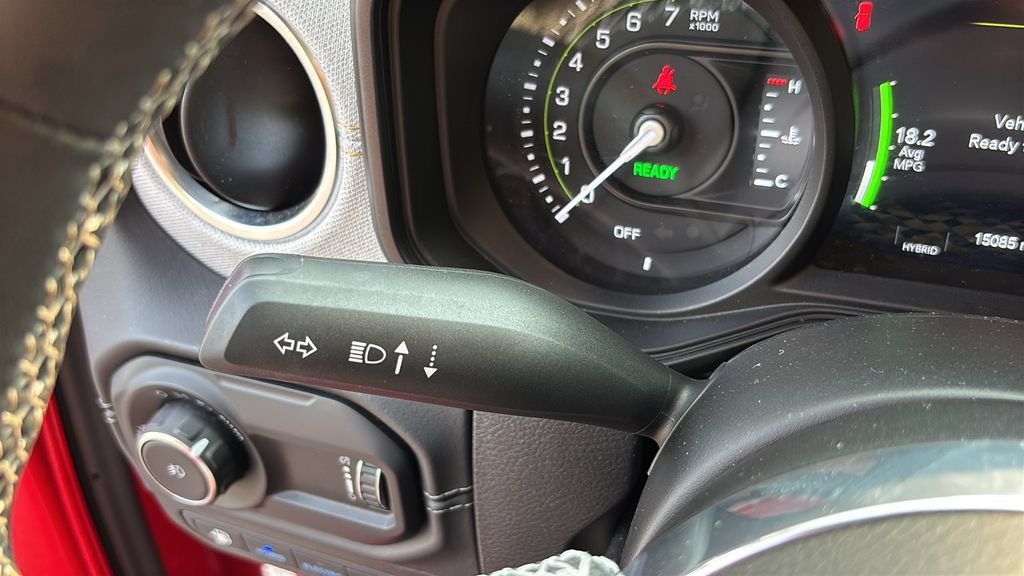Used 2025 Jeep Wrangler Unlimited Sahara AWD/4WD image 16