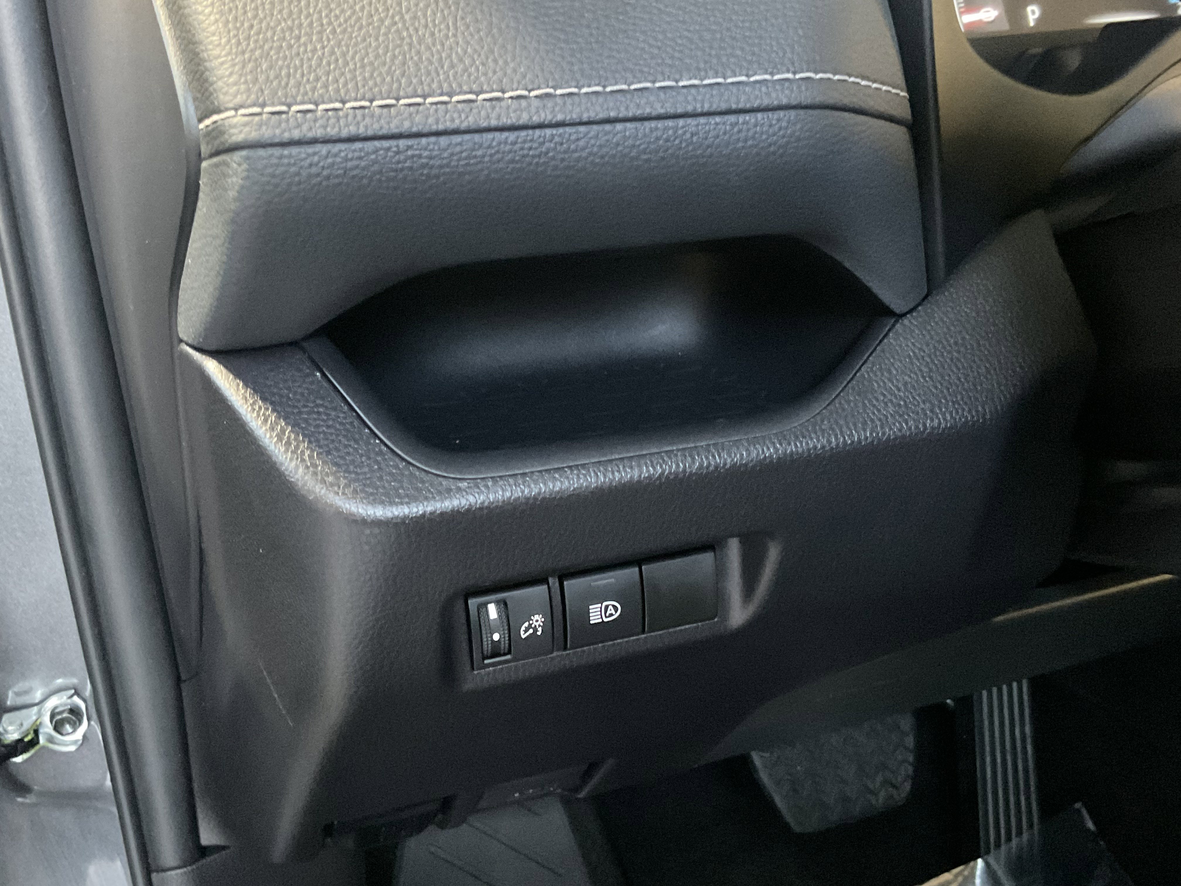 Used 2025 Toyota RAV4 XLE AWD/4WD image 26