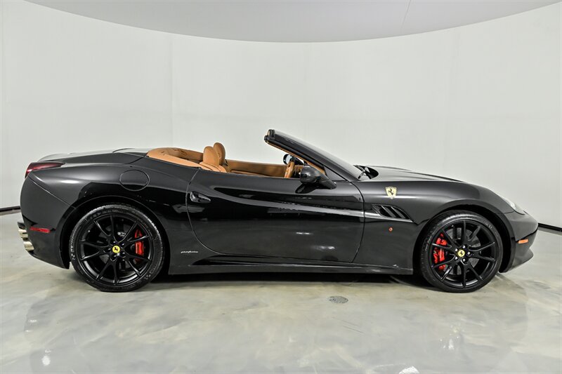 Used 2010 Ferrari California RWD image 11