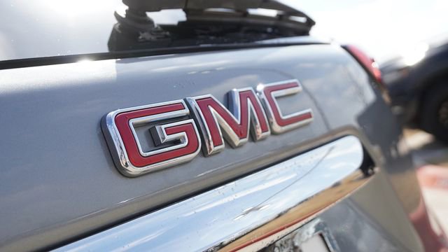 Used 2024 GMC Terrain SLE image 12