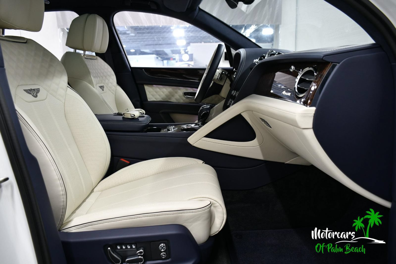 Used 2023 Bentley Bentayga AWD/4WD image 68