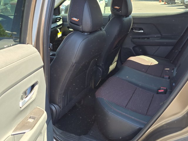 New 2026 Nissan Kicks SR w/ SR Premium Package FWD image 10