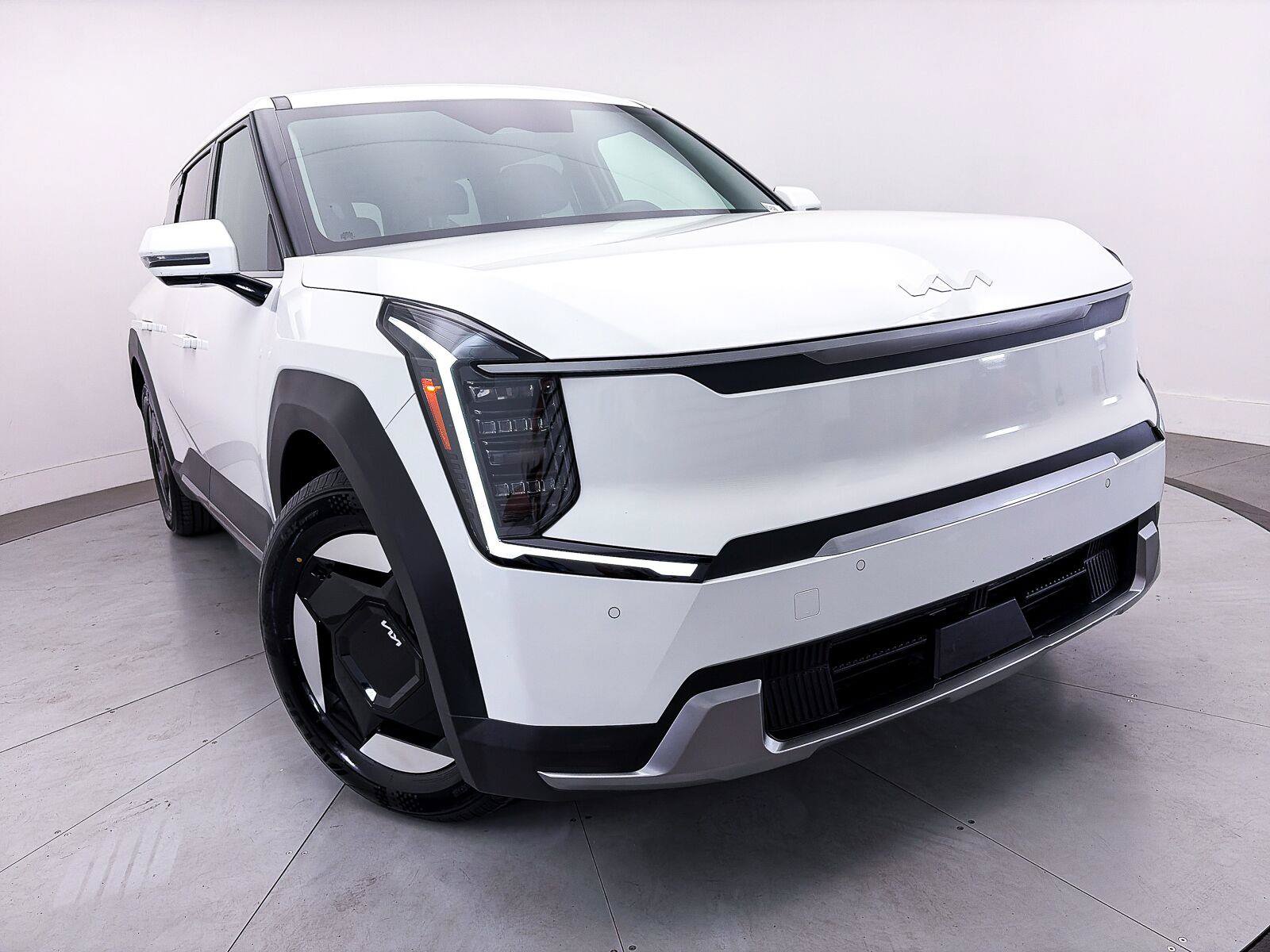 Used 2024 Kia EV9 Light Long Range RWD image 3