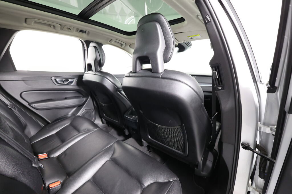 Used 2018 Volvo XC60 T5 Momentum w/ Vision Package AWD/4WD image 20