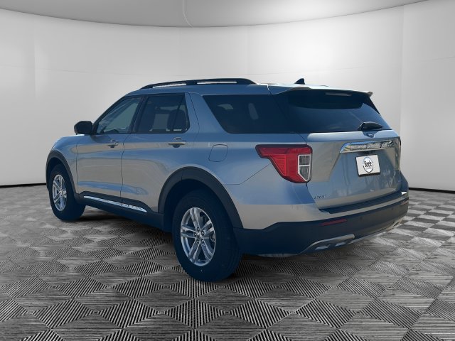 Used 2023 Ford Explorer XLT w/ Equipment Group 202A AWD/4WD image 3