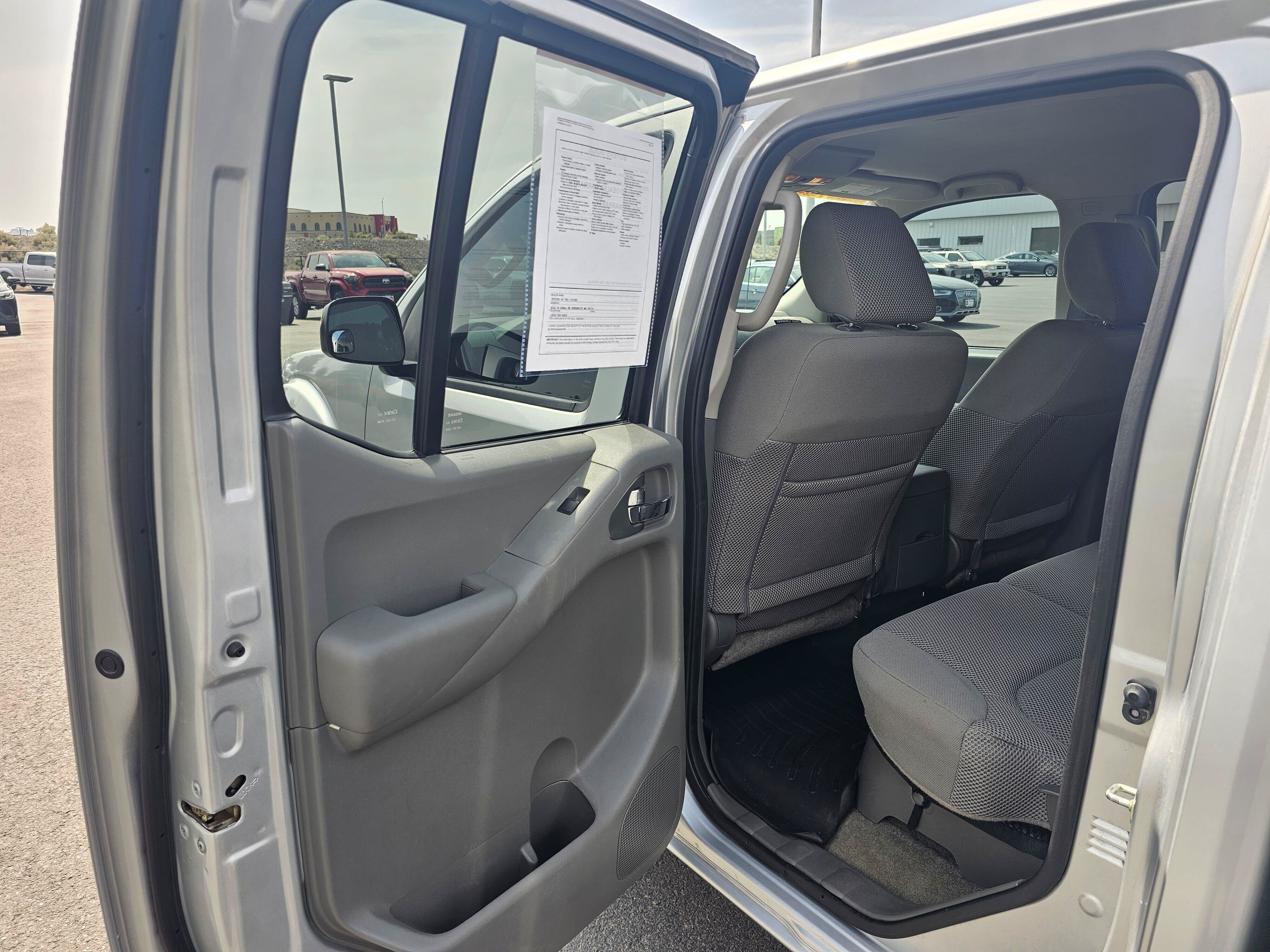 Used 2016 Nissan Frontier SV w/ SV Value Truck Package AWD/4WD image 16