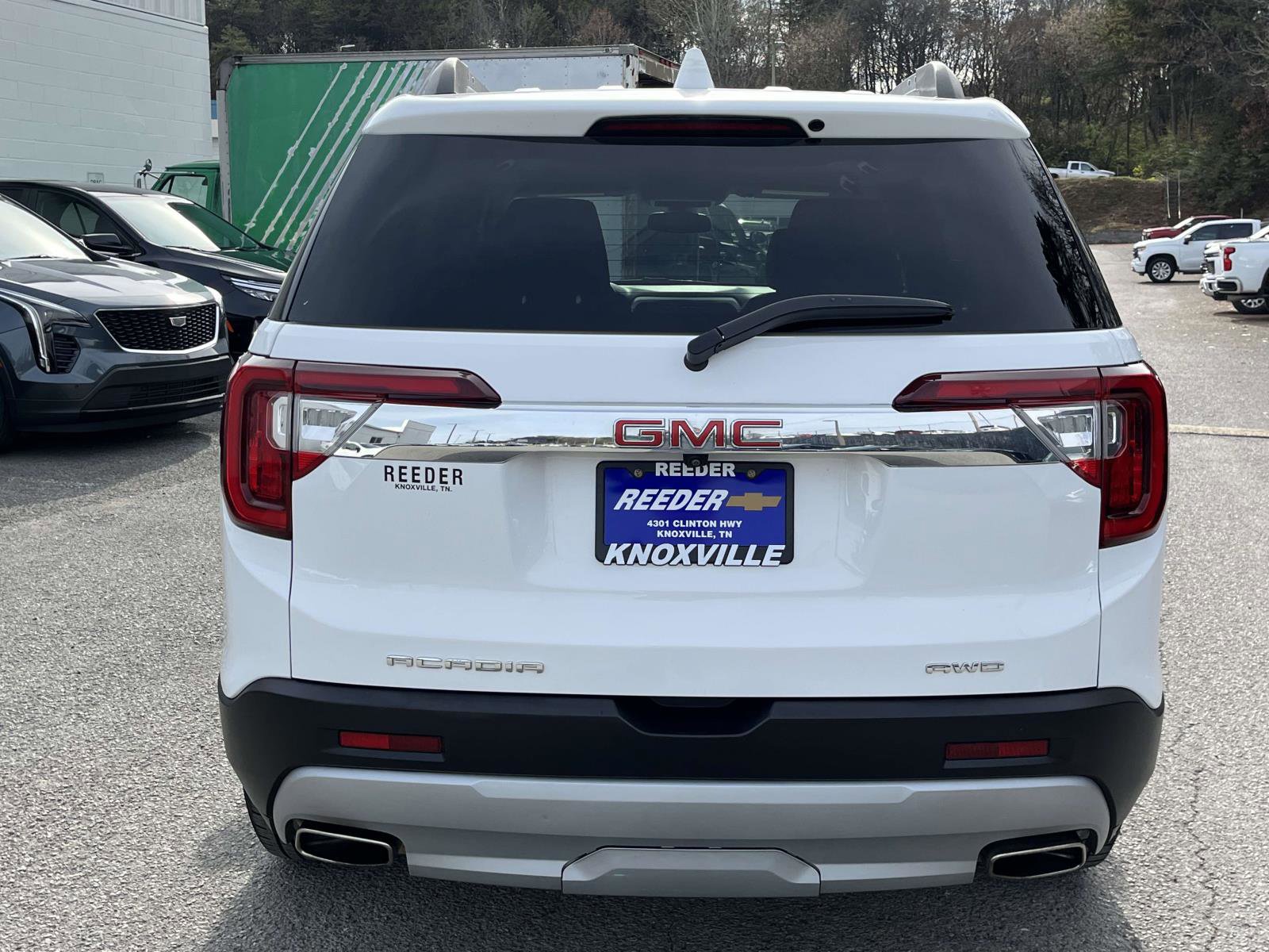 Used 2023 GMC Acadia SLT image 7