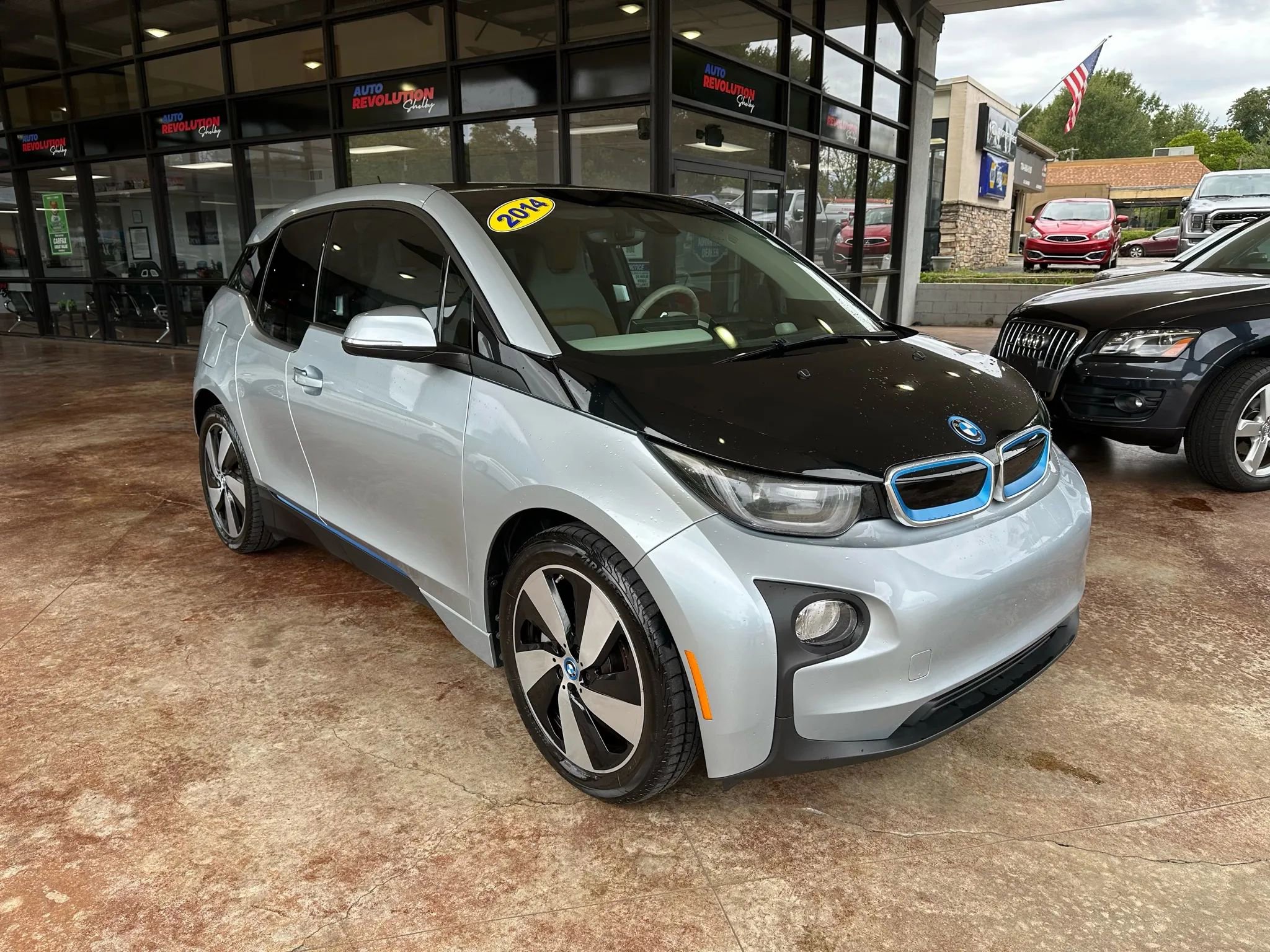 Used 2014 BMW i3 Hatchback 4D image 1