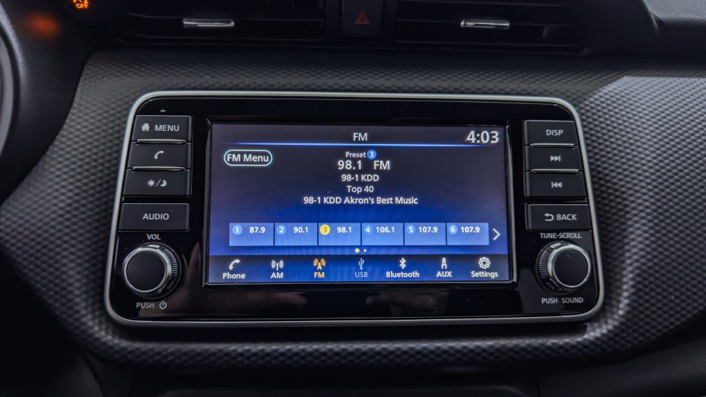 Used 2024 Nissan Kicks S image 32