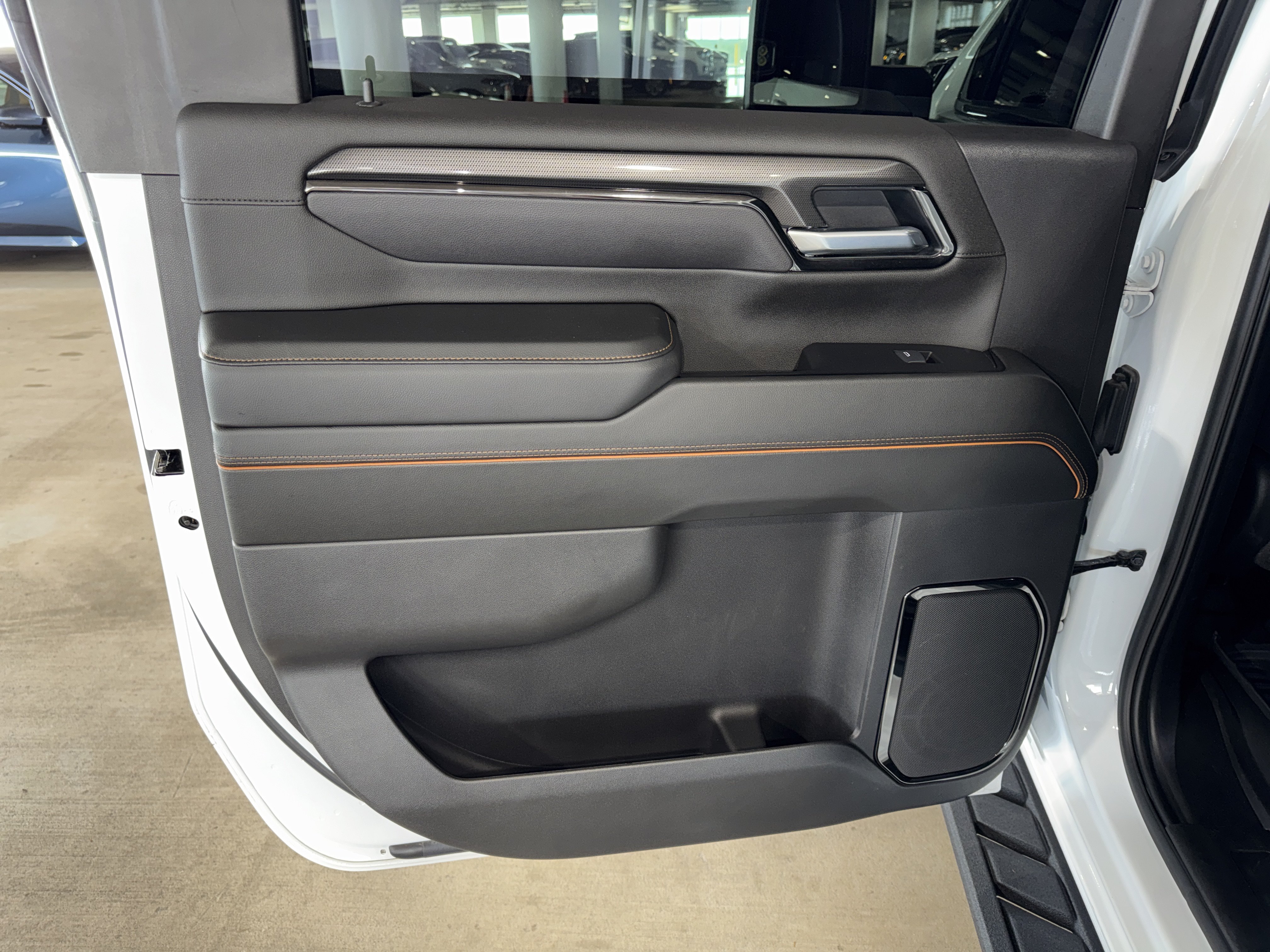 Used 2025 GMC Sierra 2500 AT4 w/ AT4 Premium Plus Package AWD/4WD image 18
