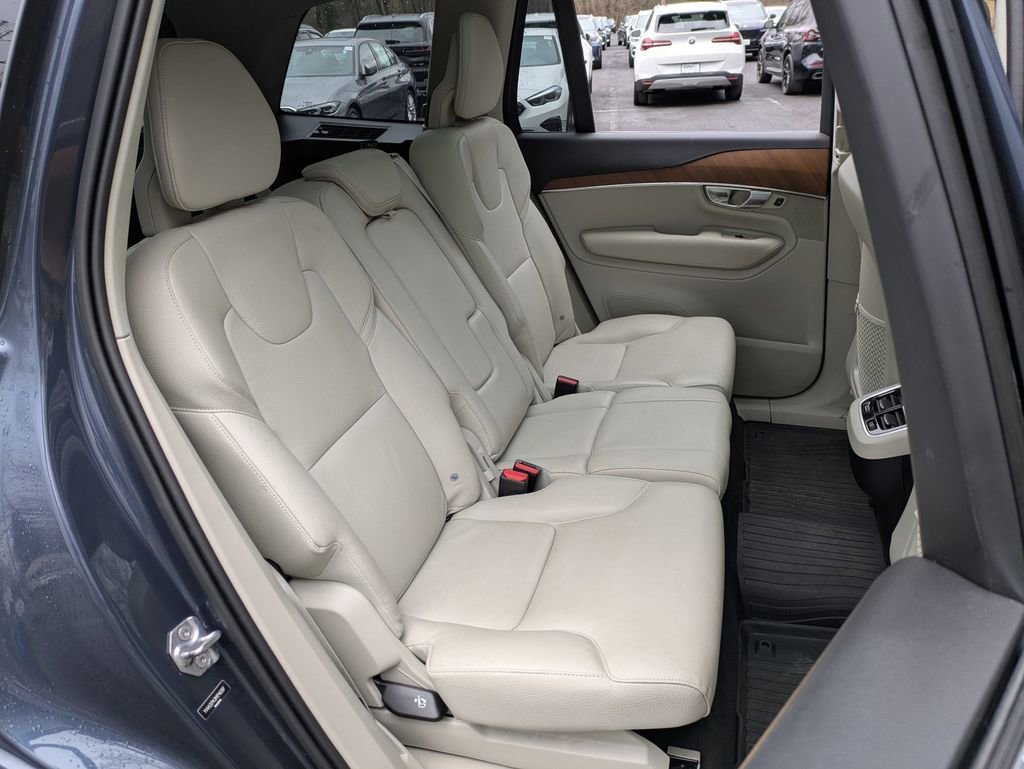 Used 2021 Volvo XC90 T6 Momentum image 23