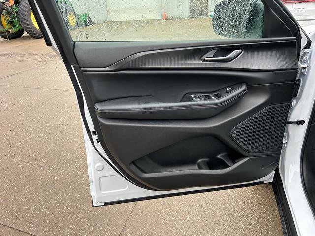 New 2025 Jeep Grand Cherokee Laredo X w/ Luxury Tech Group I image 7