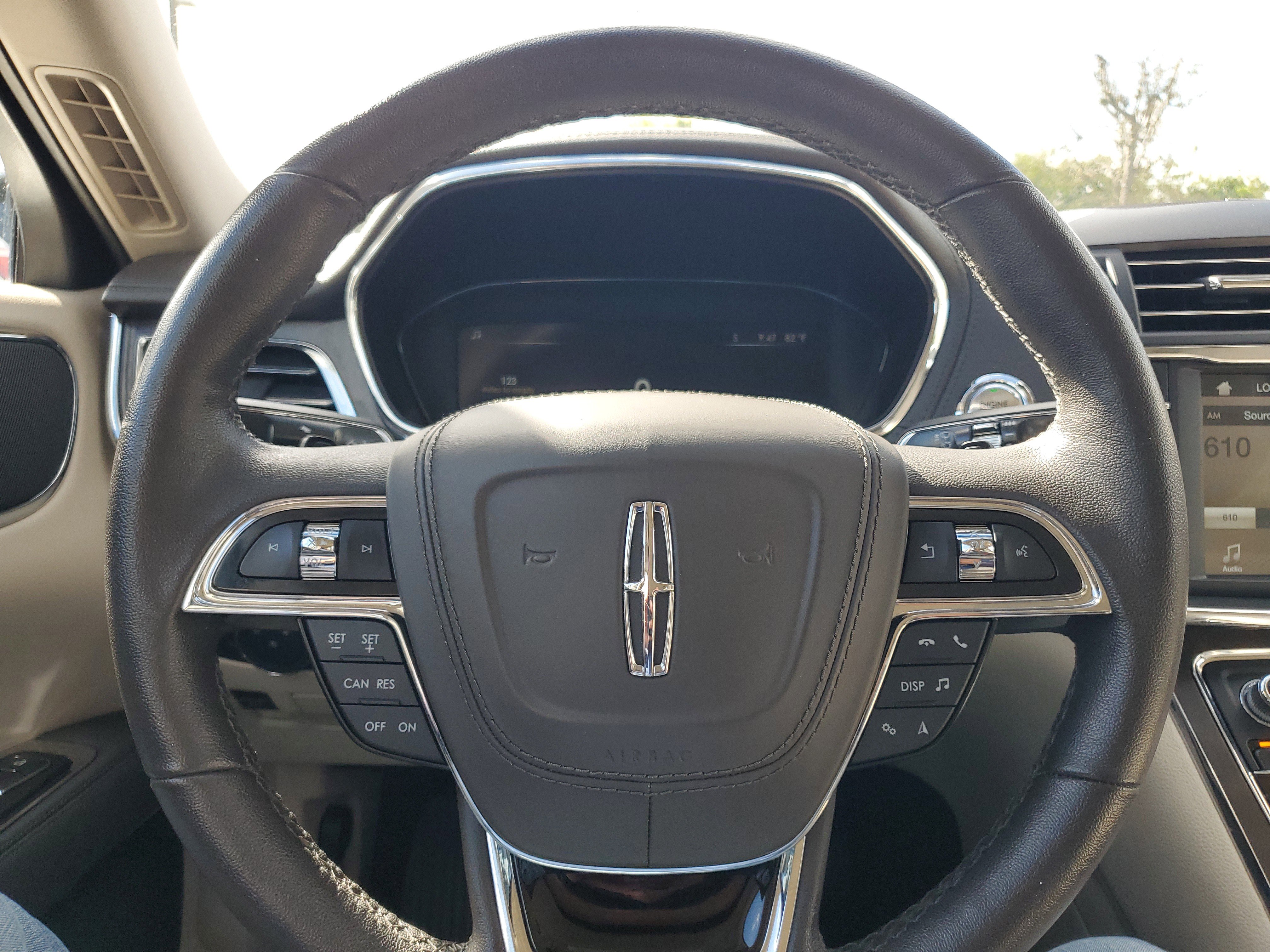 Used 2018 Lincoln Continental Premiere image 17