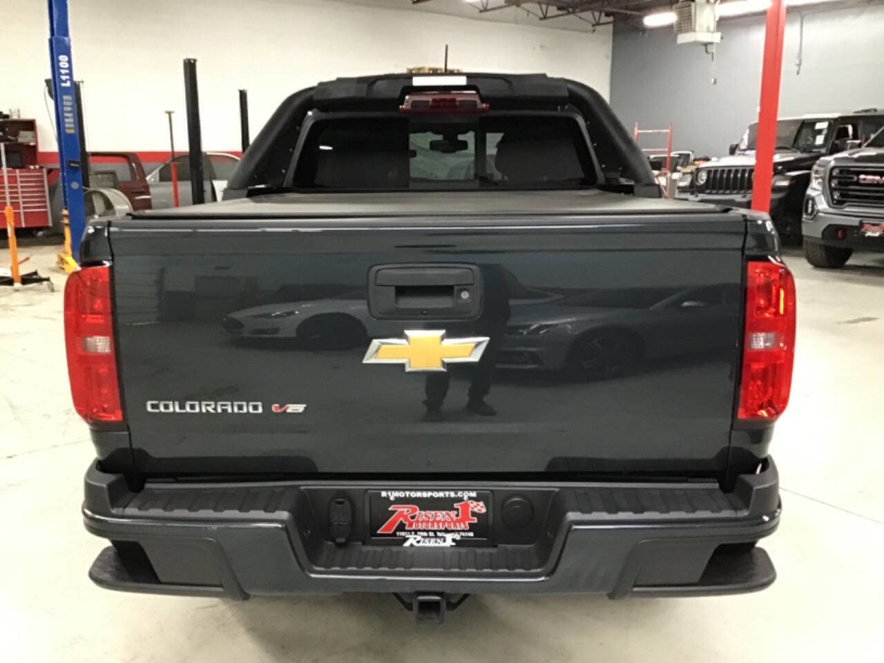 Used 2017 Chevrolet Colorado Z71 w/ LPO, Premium Interior Package AWD/4WD image 6