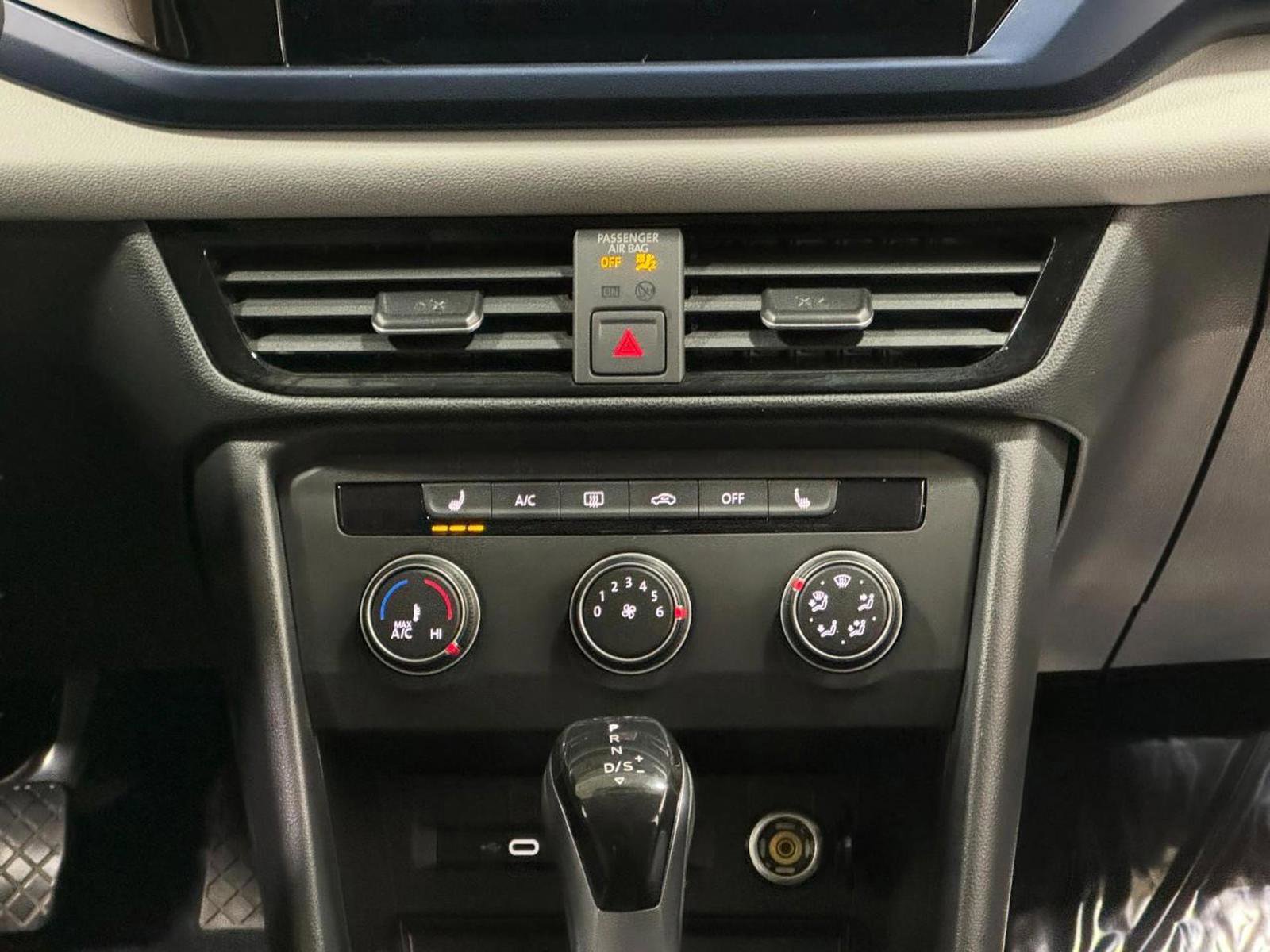 Used 2022 Volkswagen Taos SE image 15