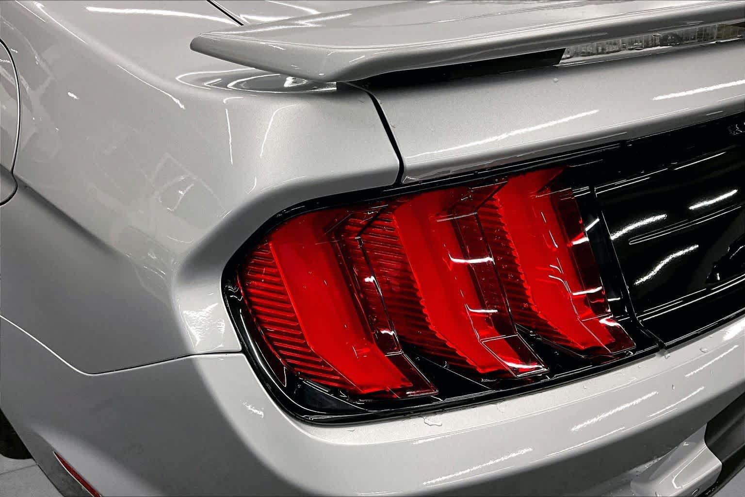 Used 2019 Ford Mustang GT Premium w/ Equipment Group 401A RWD image 28