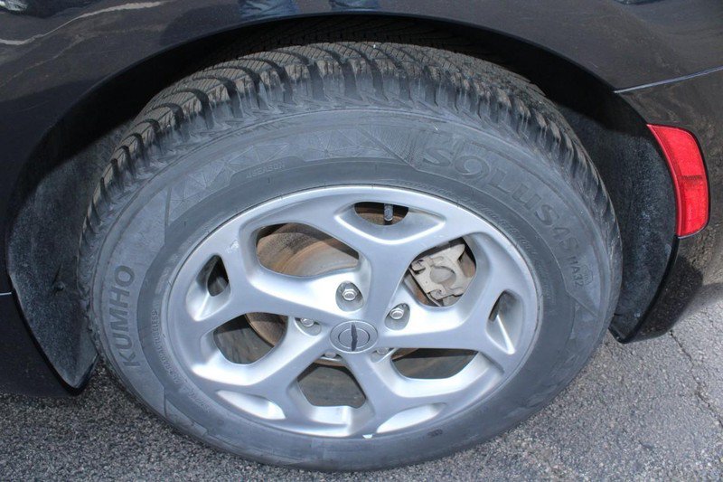 Used 2023 Chrysler Pacifica Limited FWD image 8