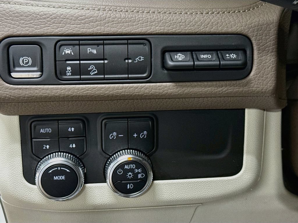 Used 2021 GMC Yukon XL Denali AWD/4WD image 10