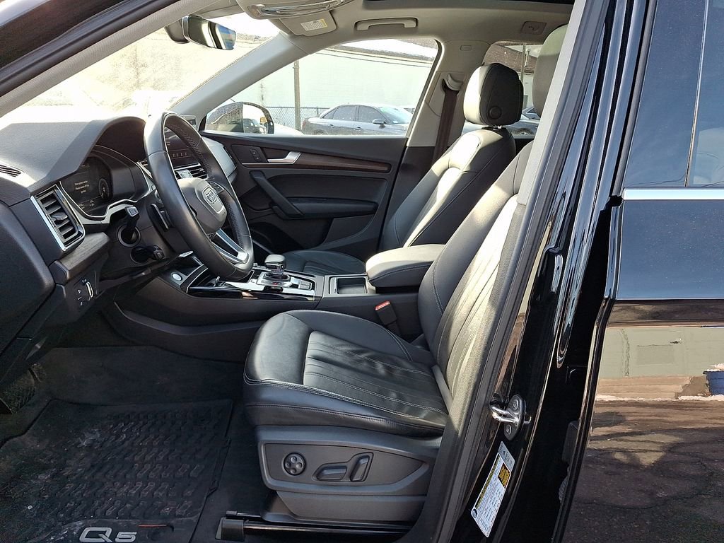 Used 2021 Audi Q5 e Premium w/ Convenience Package image 14