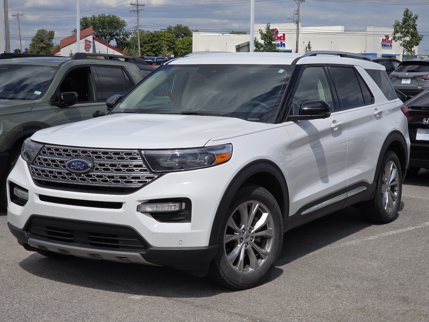 Used 2021 Ford Explorer Limited w/ Equipment Group 301A AWD/4WD image 4