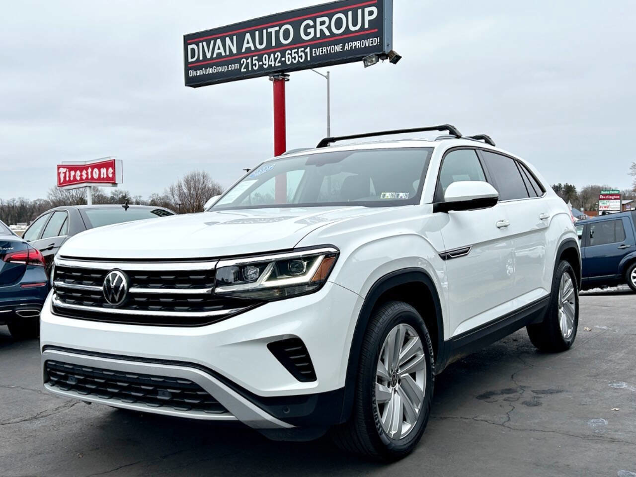 Used 2020 Volkswagen Atlas Cross Sport SE image 2