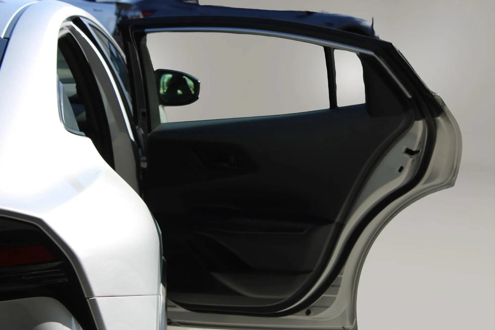 Used 2025 Toyota Prius LE FWD image 16