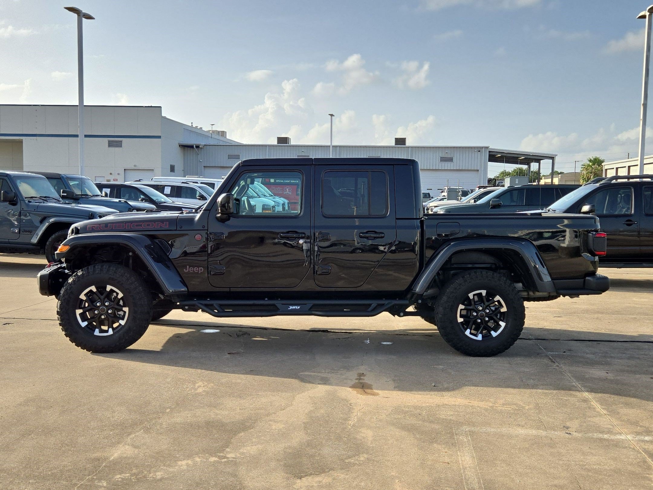 Used 2024 Jeep Gladiator Rubicon AWD/4WD image 9