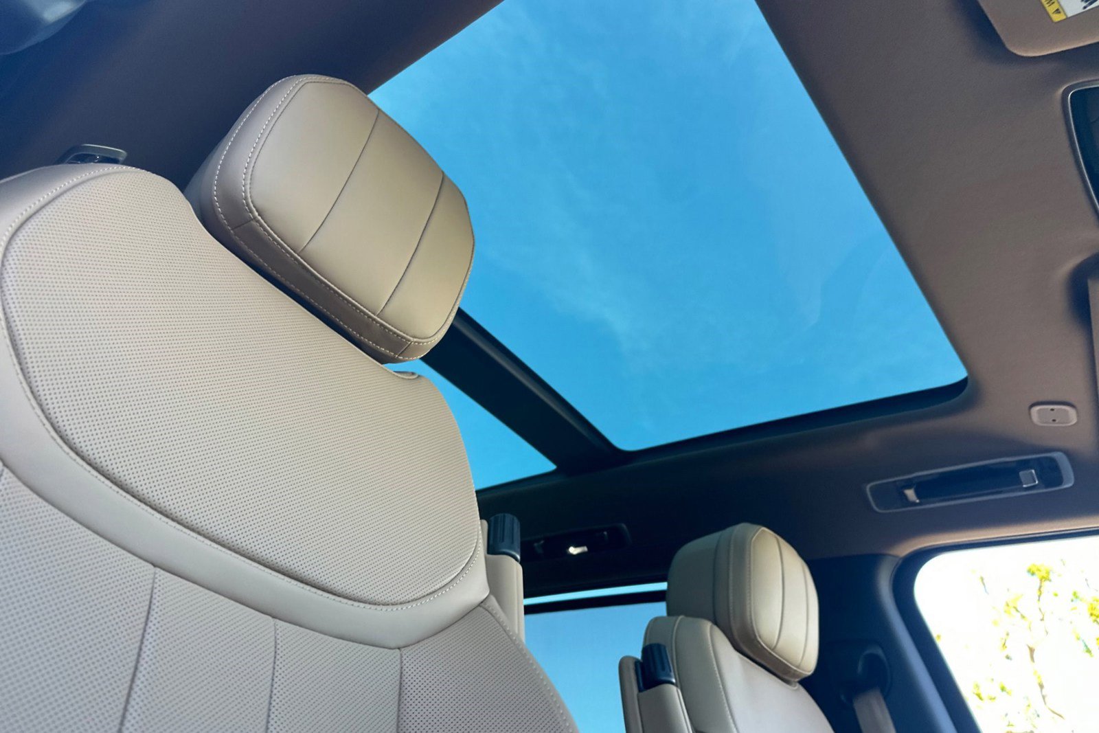 New 2026 Land Rover Range Rover Long Wheelbase SE image 22