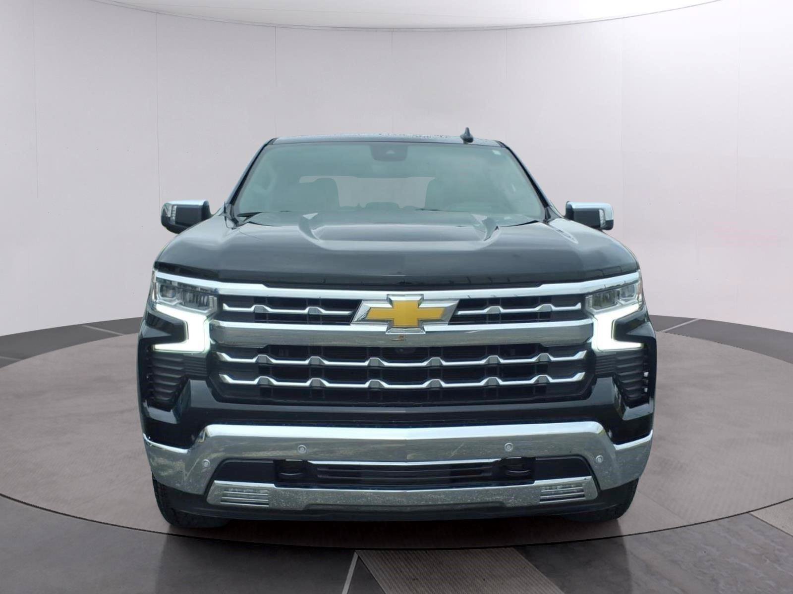 Used 2025 Chevrolet Silverado 1500 LTZ AWD/4WD image 8