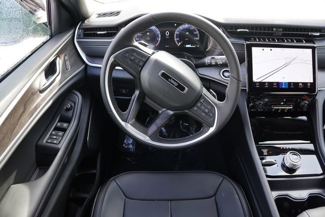 New 2025 Jeep Grand Cherokee L Limited w/ Black Appearance Package image 14
