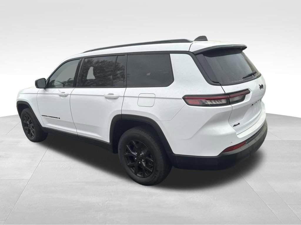 Used 2024 Jeep Grand Cherokee L Laredo AWD/4WD image 19