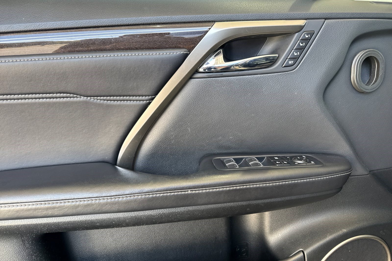 Used 2019 Lexus RX 350L Luxury w/ Accessory Package AWD/4WD image 12