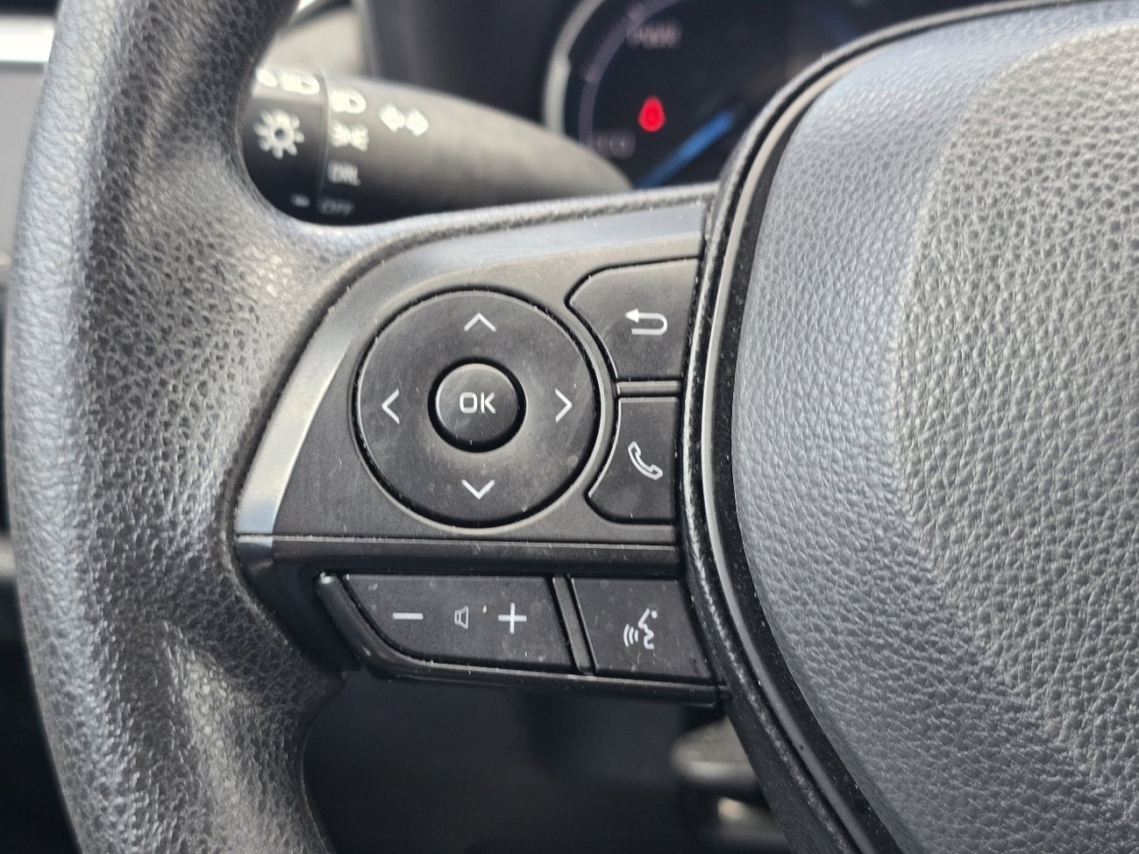 Used 2023 Toyota RAV4 LE AWD/4WD image 30