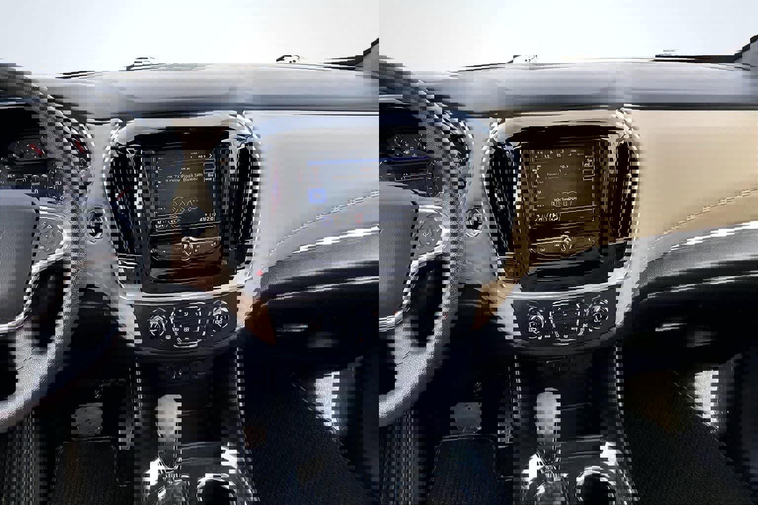 Used 2022 Chevrolet Traverse LS w/ Safety Package AWD/4WD image 16