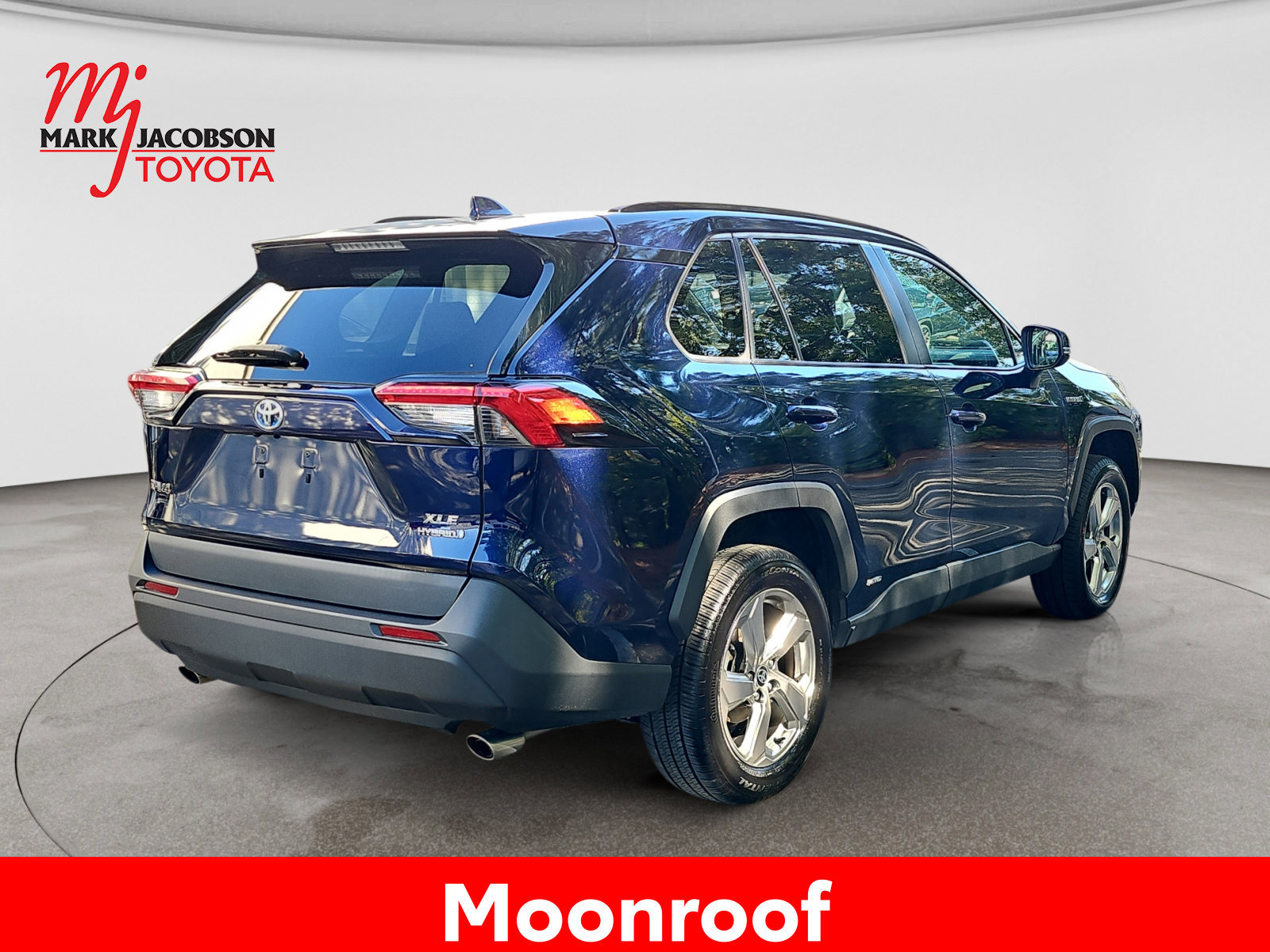 Used 2021 Toyota RAV4 XLE Premium AWD/4WD image 9