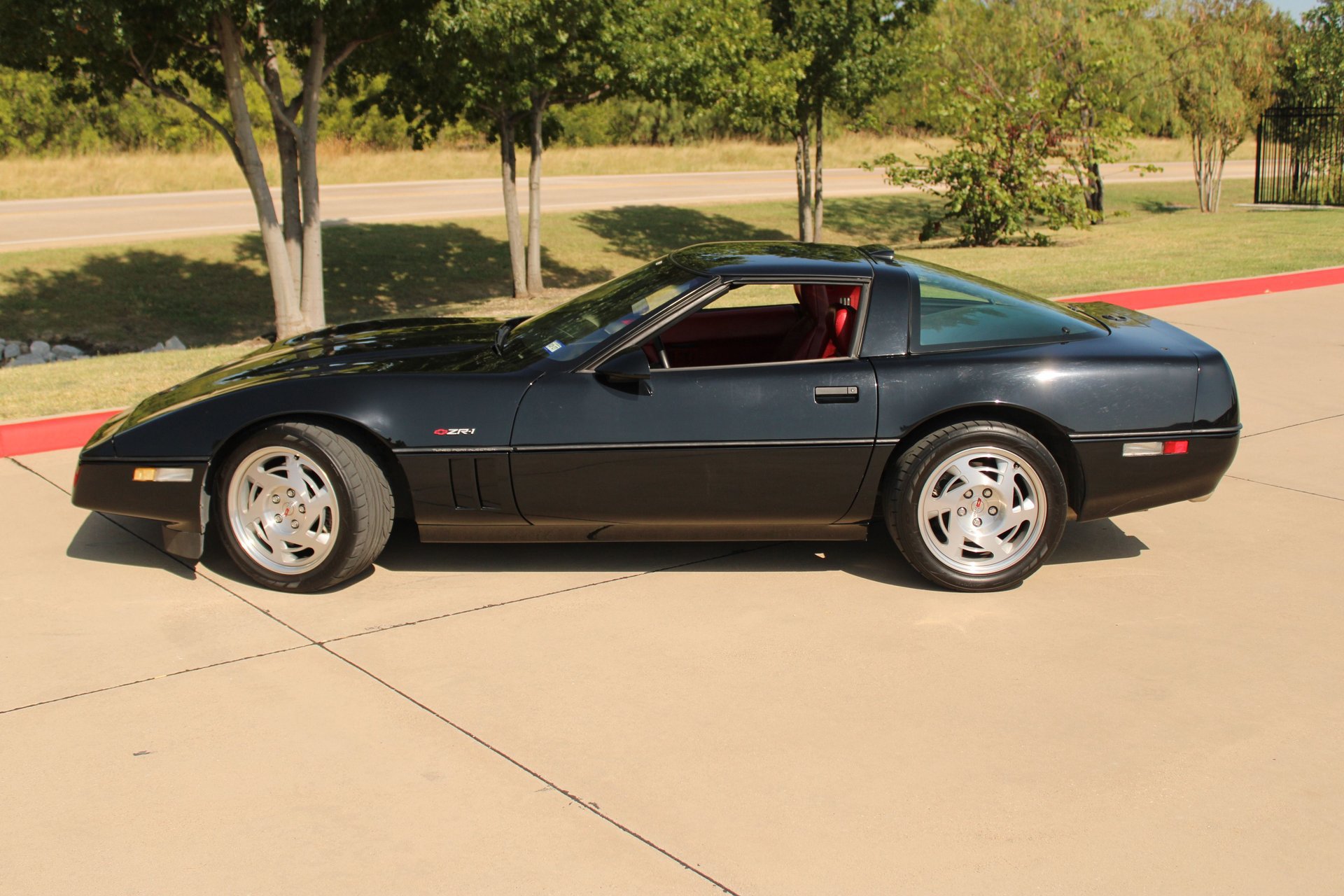 Used 1990 Chevrolet Corvette ZR-1 RWD image 5