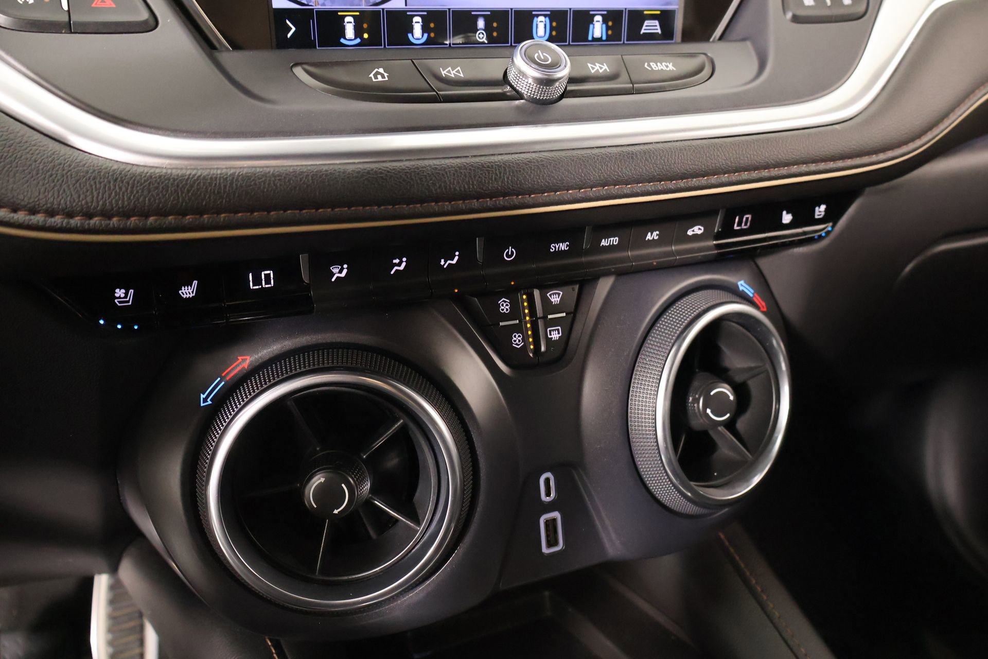 Used 2020 Chevrolet Blazer Premier w/ Driver Confidence II Package FWD image 7