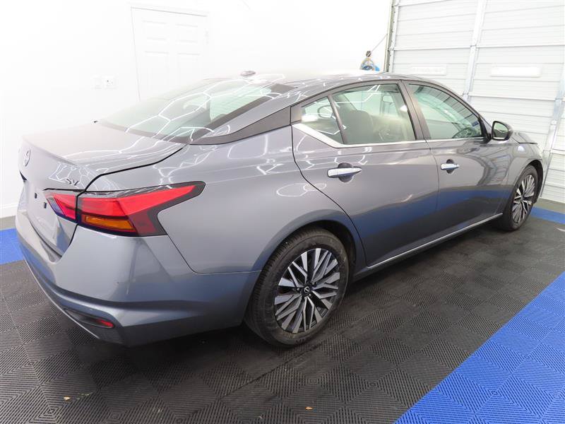 Used 2024 Nissan Altima 2.5 SV FWD image 11
