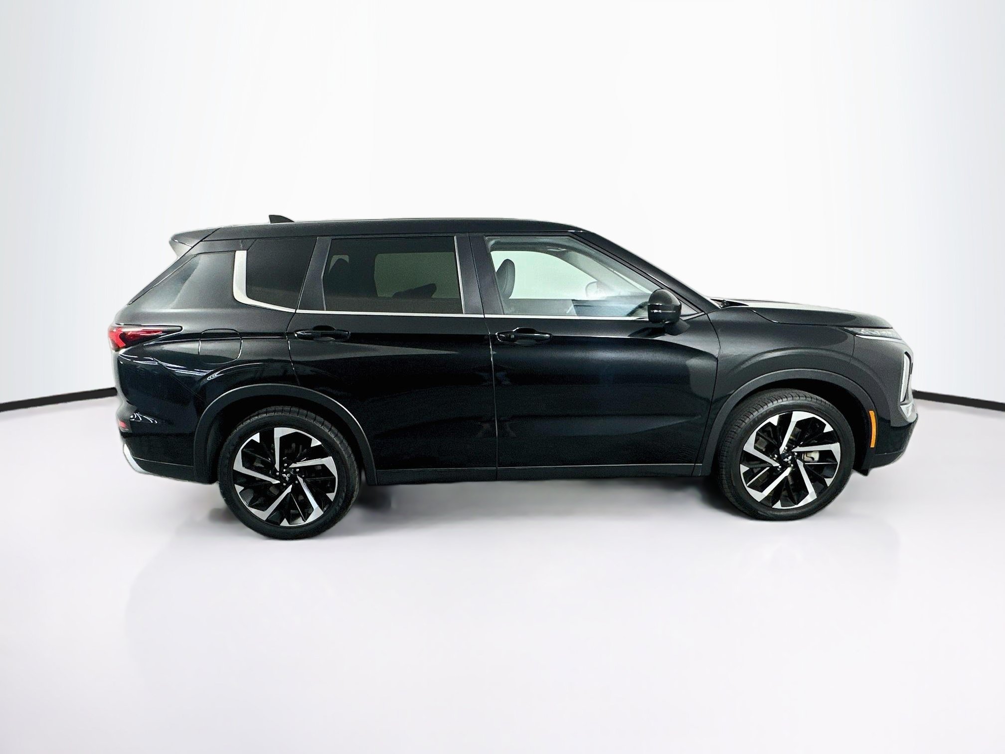 Used 2024 Mitsubishi Outlander SE Black Edition AWD/4WD image 10