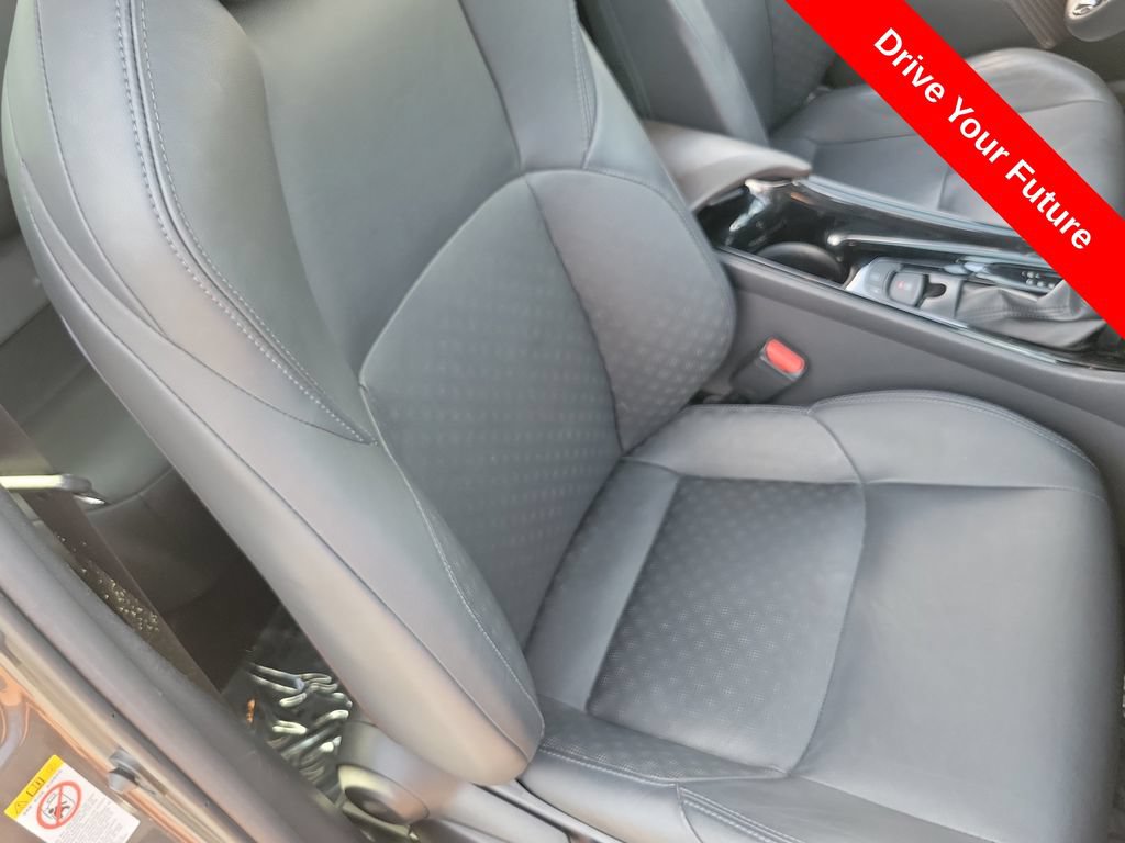 Used 2019 Toyota C-HR Limited FWD image 17