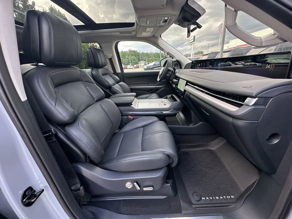 New 2025 Lincoln Navigator Reserve AWD/4WD image 26
