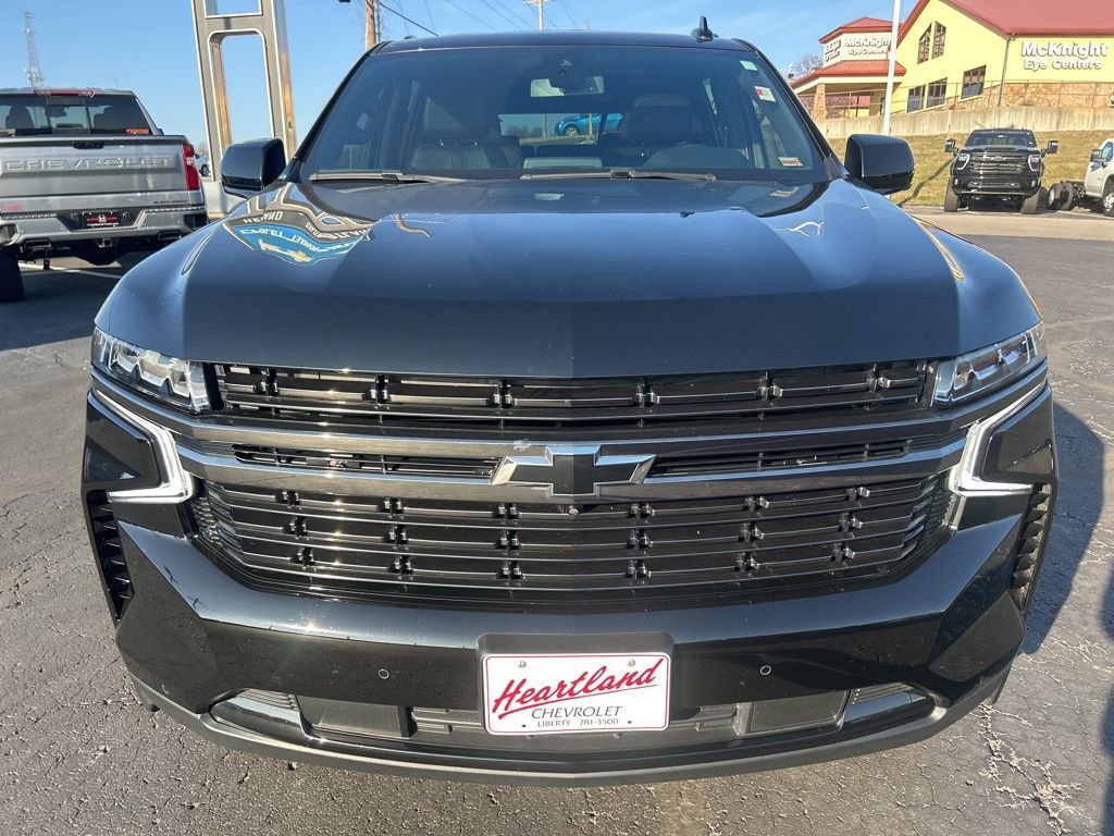 Used 2022 Chevrolet Suburban RST w/ Luxury Package image 2