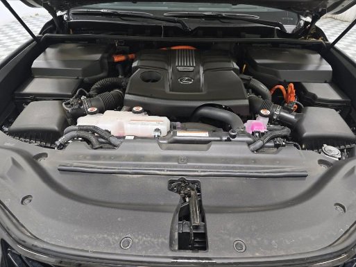 Used 2025 Lexus LX 700h F Sport image 17