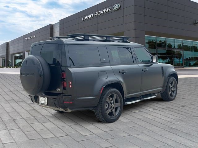 Used 2023 Land Rover Defender 130 X-Dynamic SE image 5