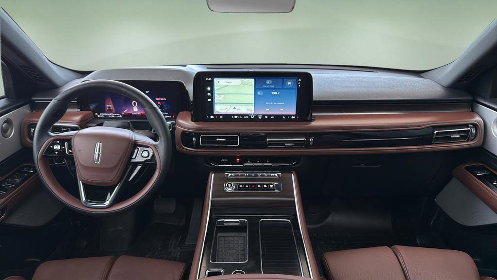 Used 2025 Lincoln Aviator Reserve w/ Equipment Group 201A image 7